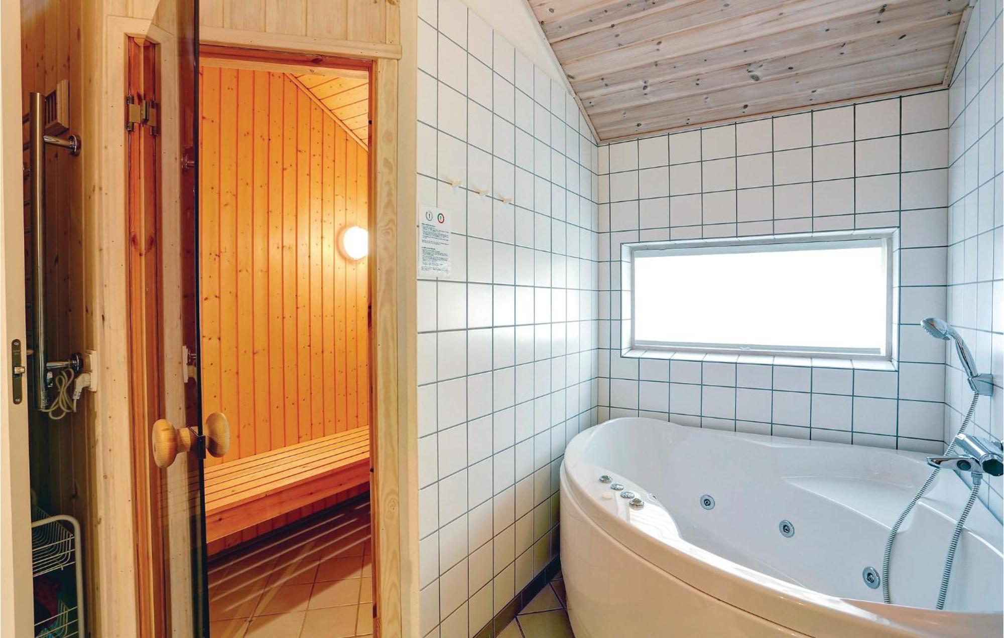 Awesome Home In Nexo With Sauna Snogebæk Exteriör bild