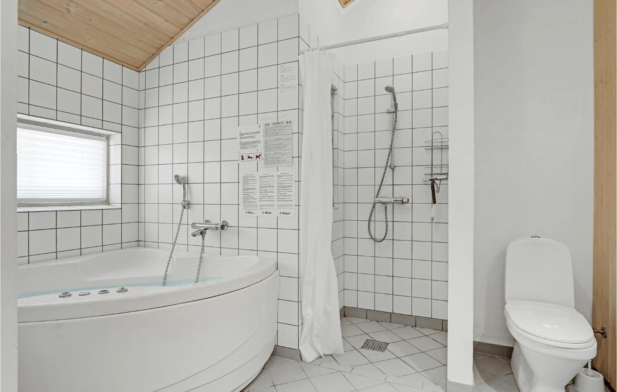 Awesome Home In Nexo With Sauna Snogebæk Exteriör bild